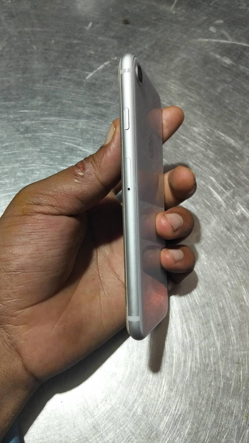 Apple iPhone 8 3