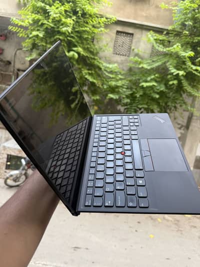 lenovo X1  | i5 - 8th | 8gb 256ssd| 4k  tuch 2. in. 1  display