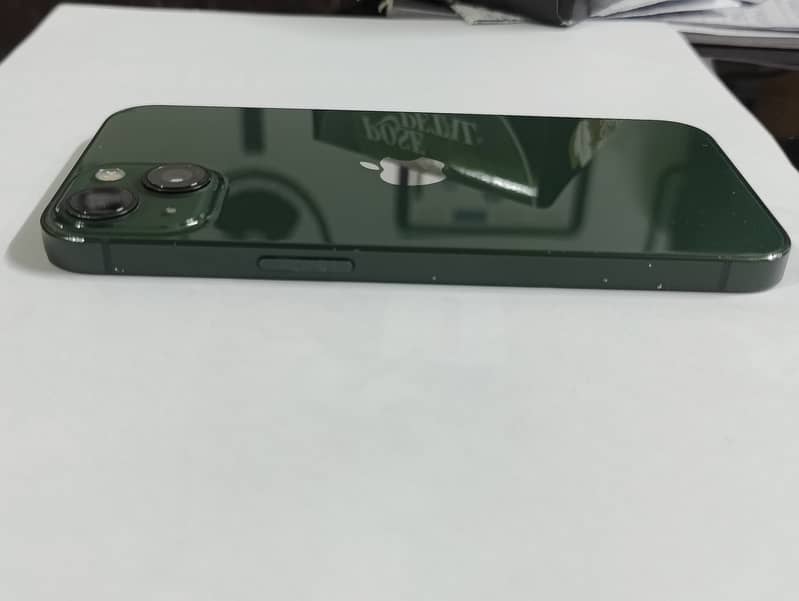 Apple iPhone 13 8