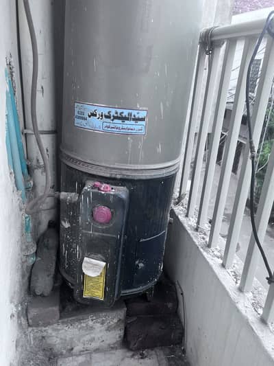 35 gallon electric and gas’s geyser 10 by 10 condition