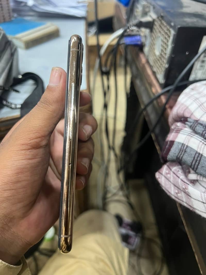 Apple iPhone 11 Pro 2
