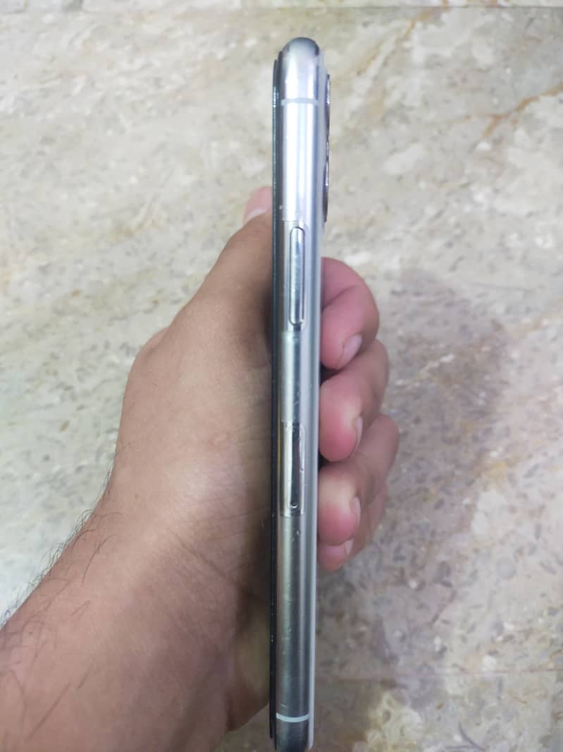 Apple iPhone 11 Pro 1