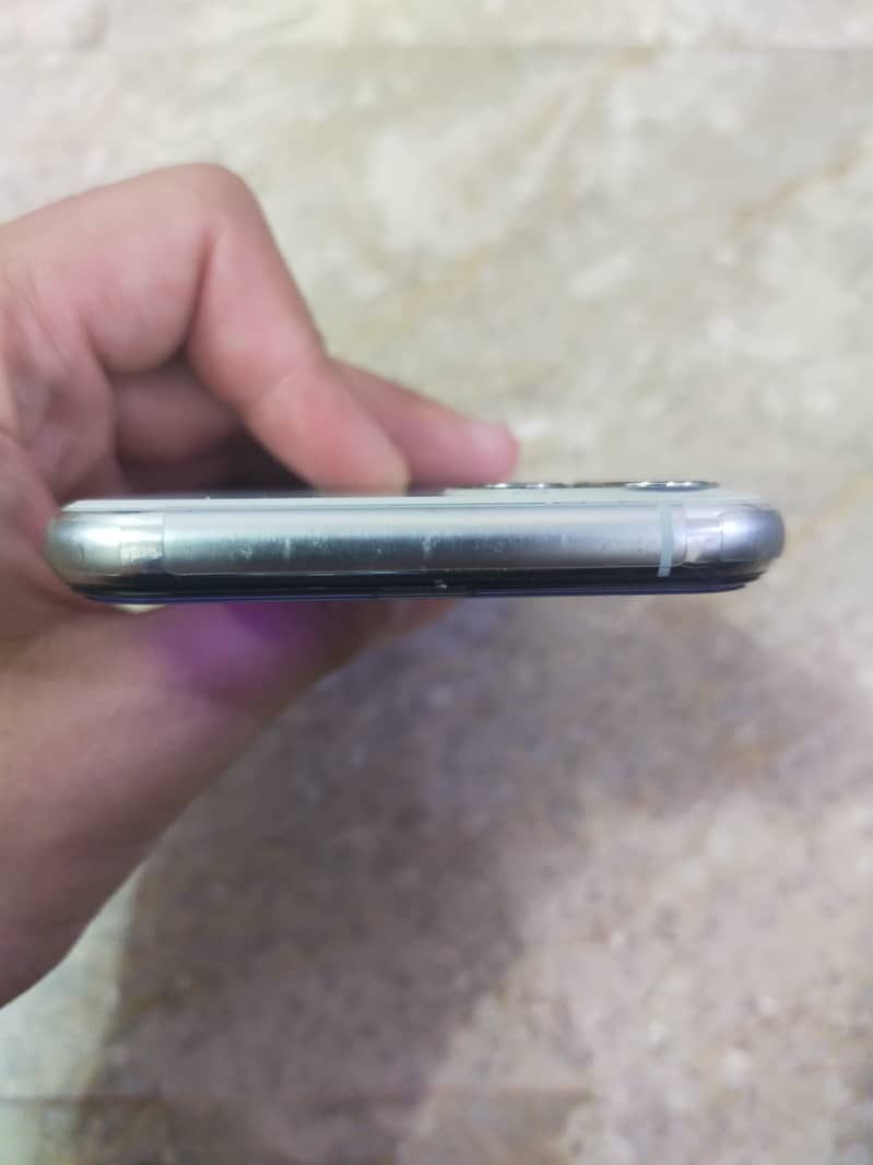 Apple iPhone 11 Pro 3