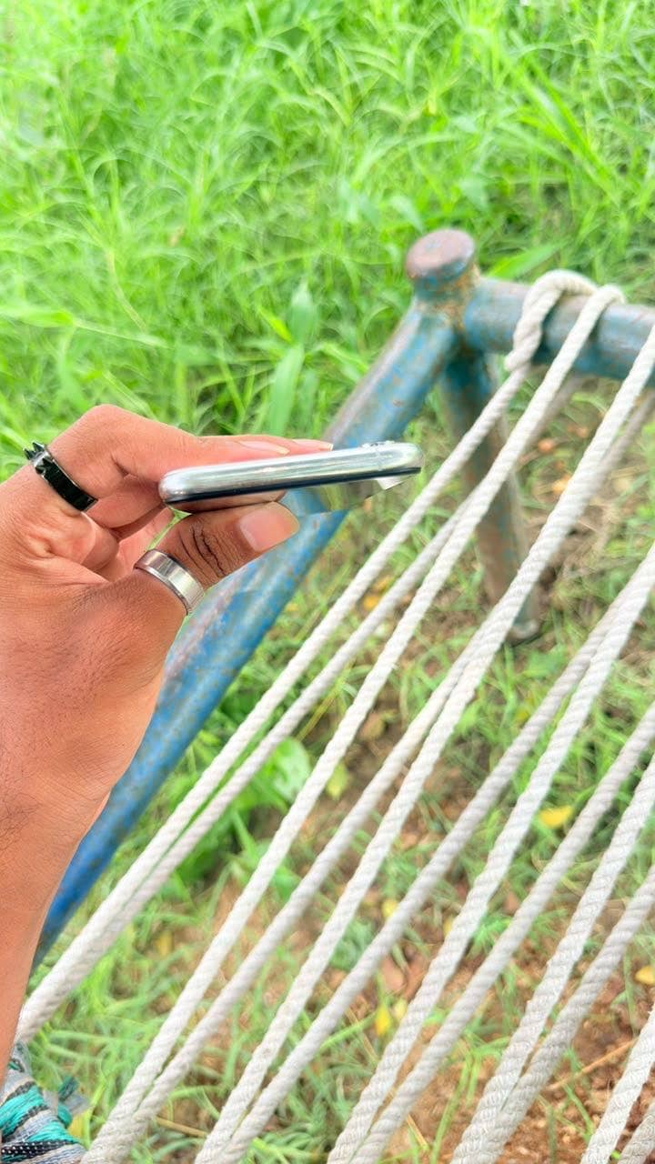 Apple iPhone XS 4