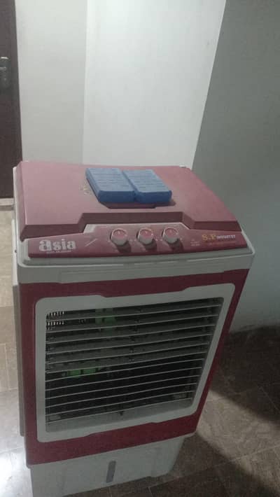 Solr pr chlny Wala Asia ka air cooler hy big size me 10/10 condition