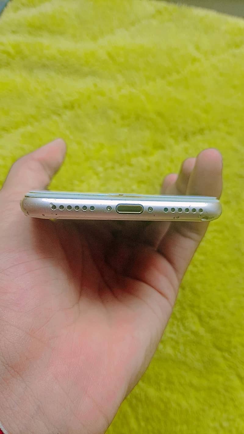 Apple iPhone 7 3