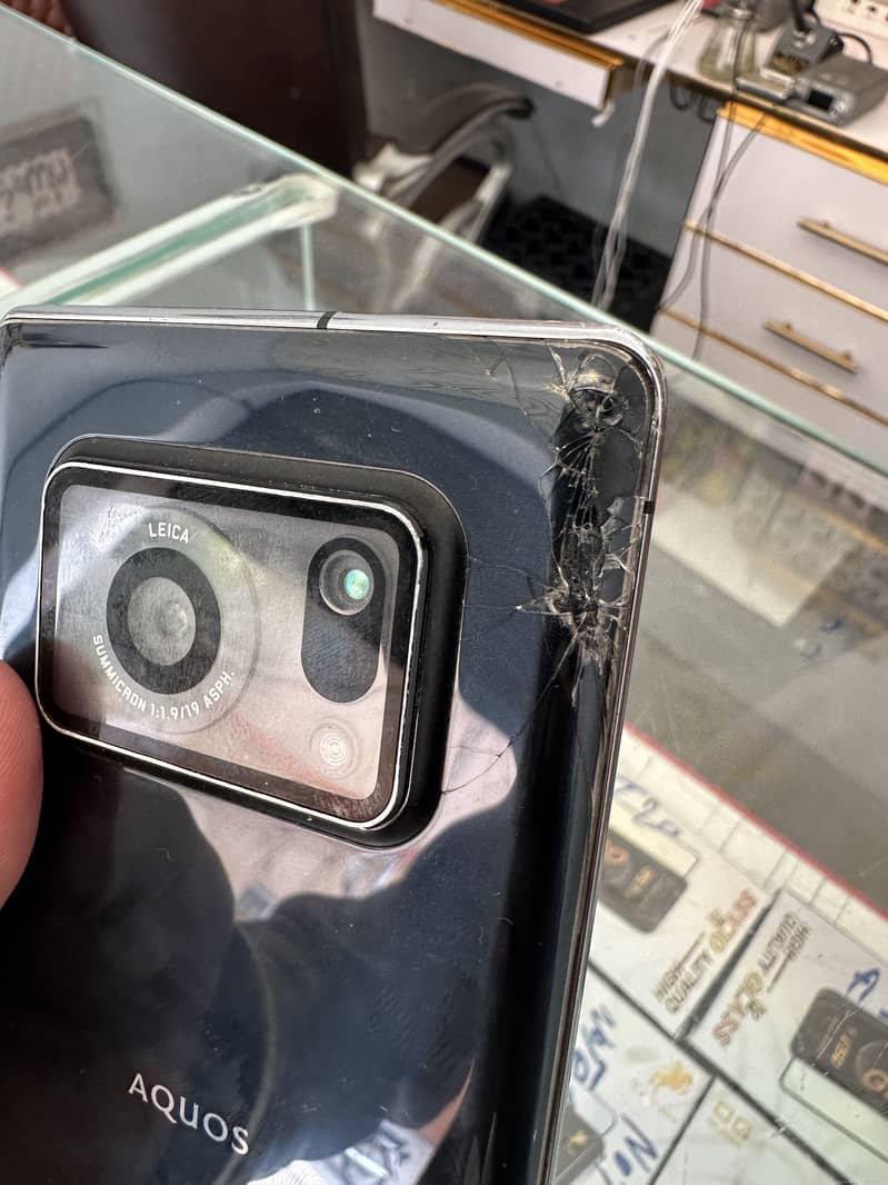 Sharp Aquos R5G 3