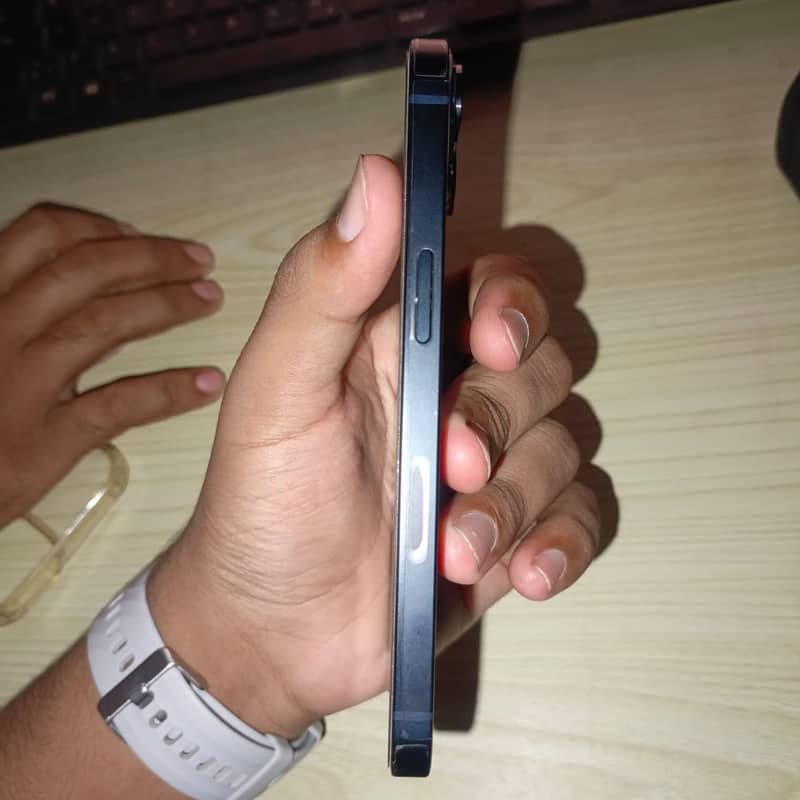 Apple iPhone 13 1