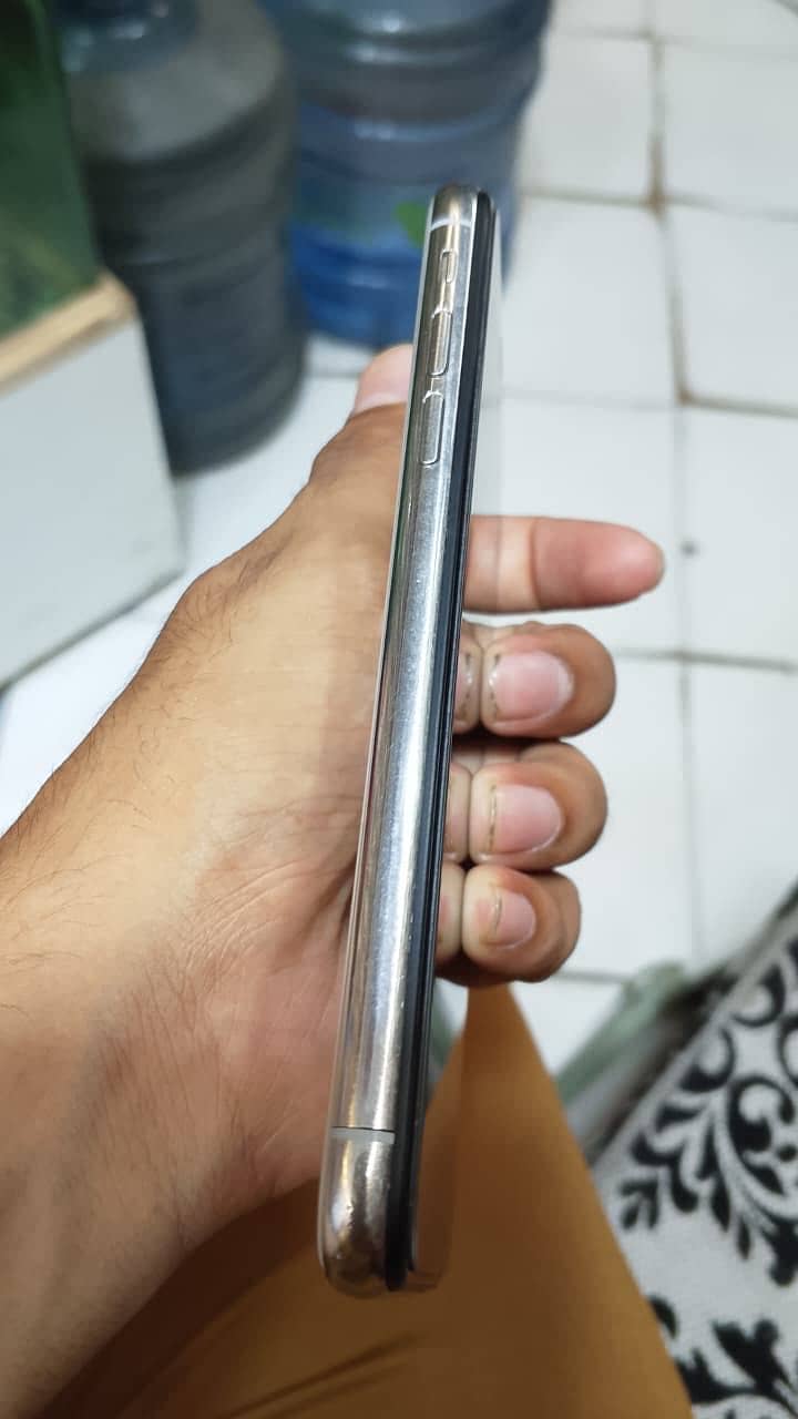 Apple iPhone X 3