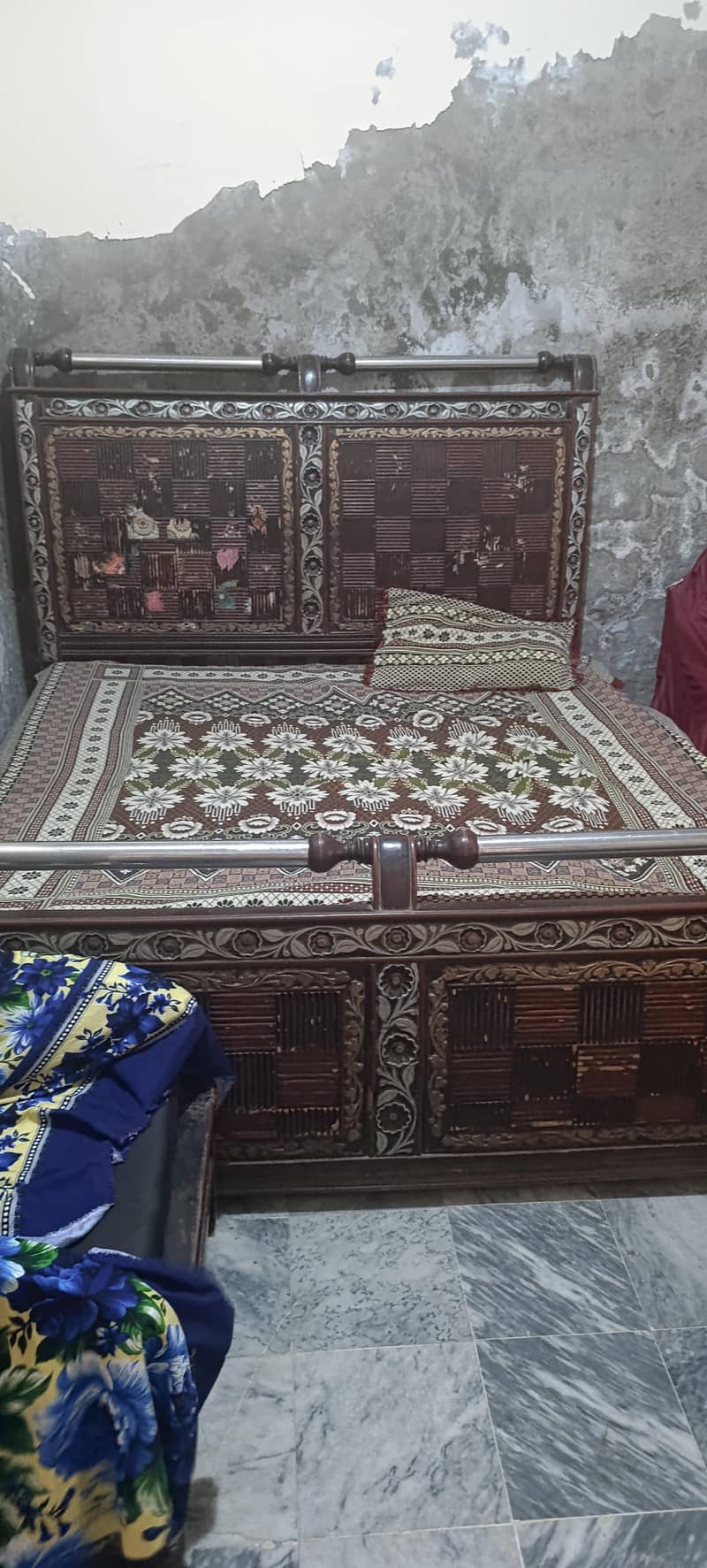 عنوان: بیڈروم بیڈ برائے فروخت — صرف بیڈ، گدا شامل نہیں 2