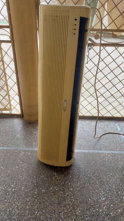 Air conditioner (AC) 2.5 tons
