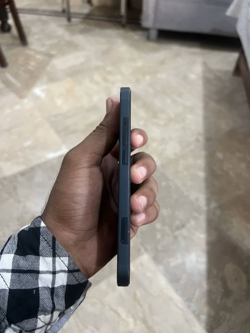 Apple iPhone 13 1