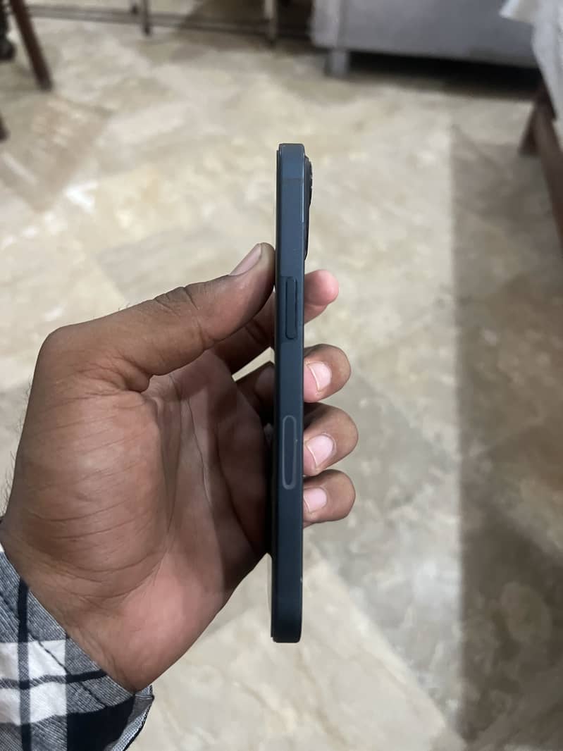 Apple iPhone 13 5