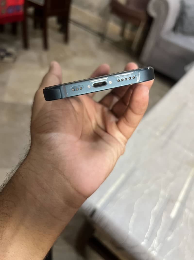 Apple iPhone 13 6