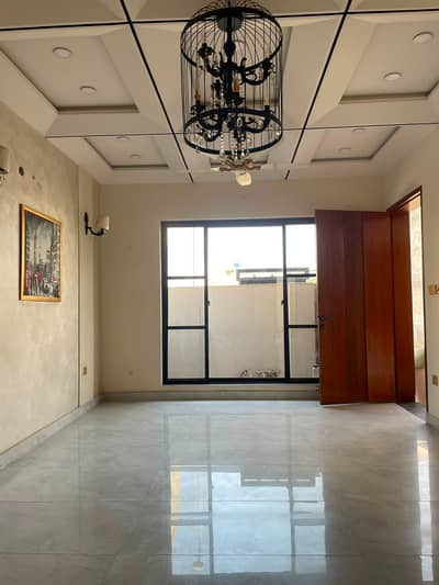 5marla lower portion available for rent in jubilee town Lahore