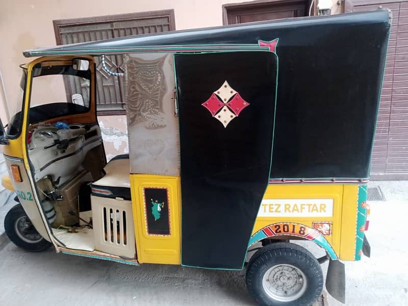 Auto CNG Rickshaw 0