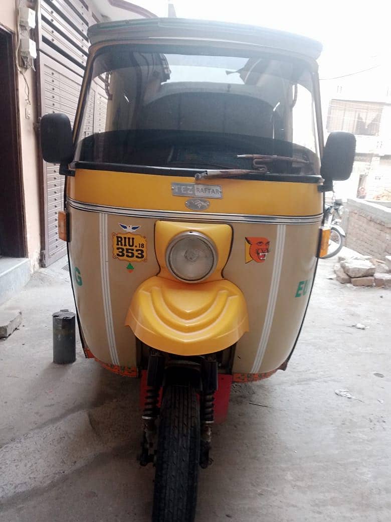 Auto CNG Rickshaw 1
