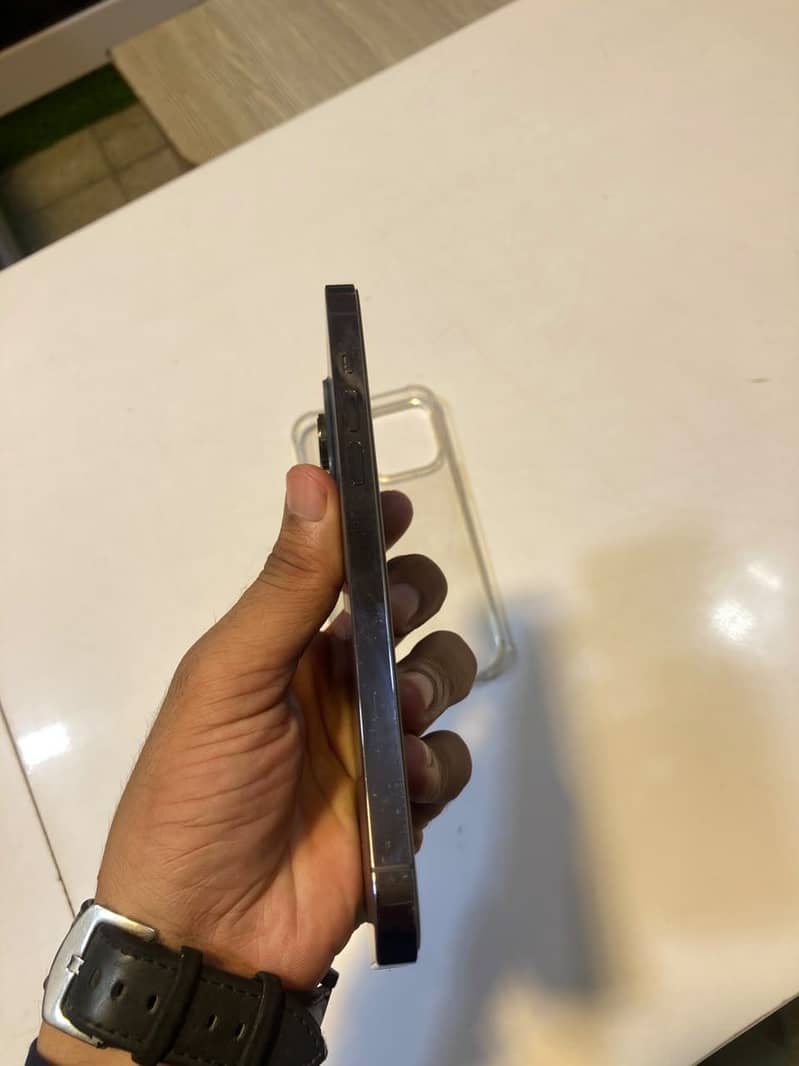 Apple iPhone 14 Pro Max 1