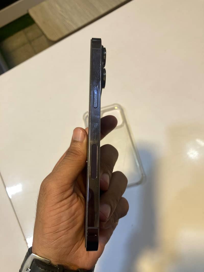 Apple iPhone 14 Pro Max 4