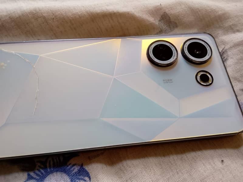 Tecno CAMON 20 Pro 1
