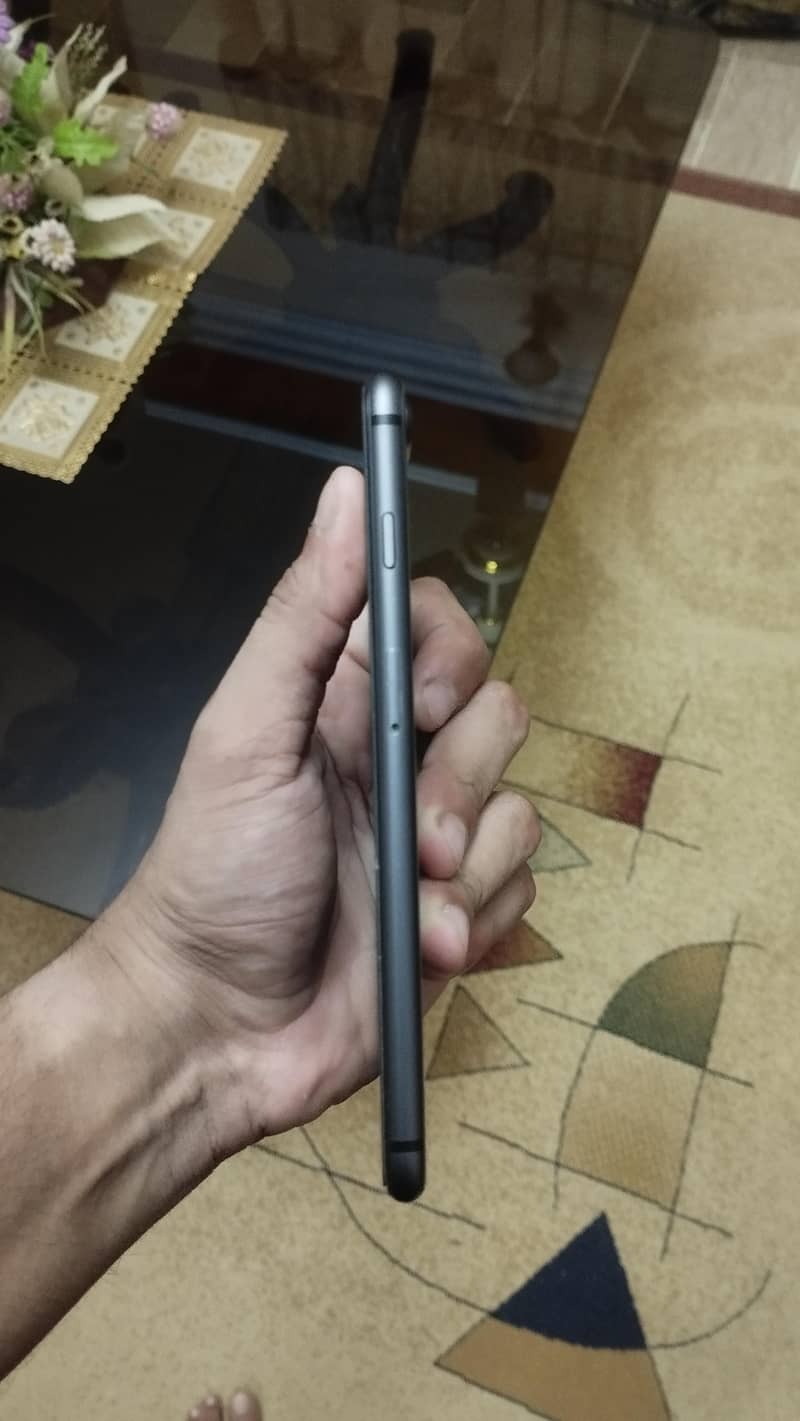 Apple iPhone 8 Plus 3
