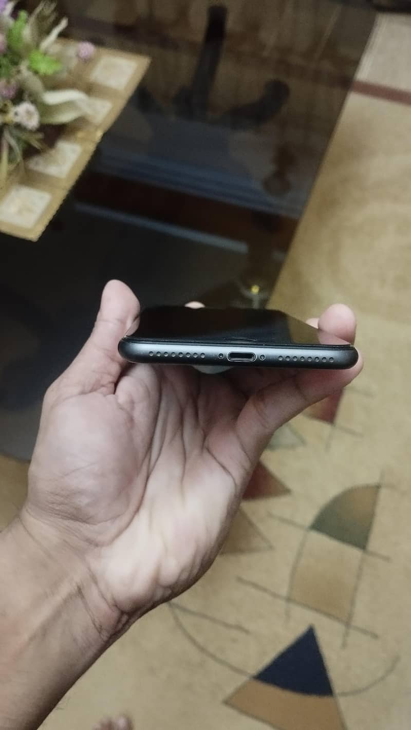 Apple iPhone 8 Plus 4