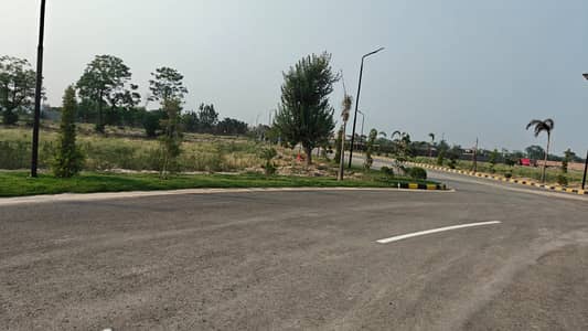 4 Marla plot for sale in imperial 2 paragon city