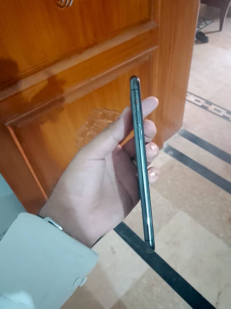 Apple iPhone 11 Pro Max 7