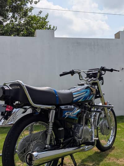 honda 125 urgent for sale 25 model 10/10 condition open chit