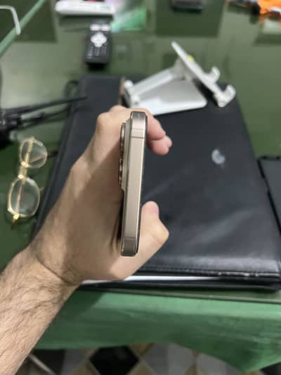 Apple iPhone 16 Pro Max
