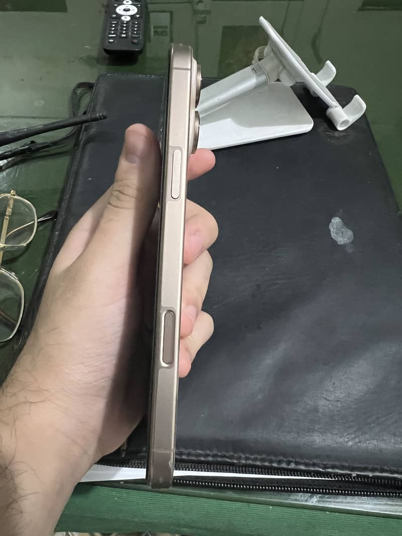 Apple iPhone 16 Pro Max 3