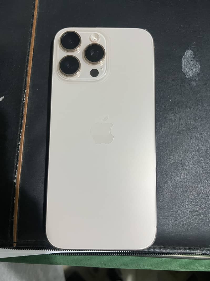 Apple iPhone 16 Pro Max 4