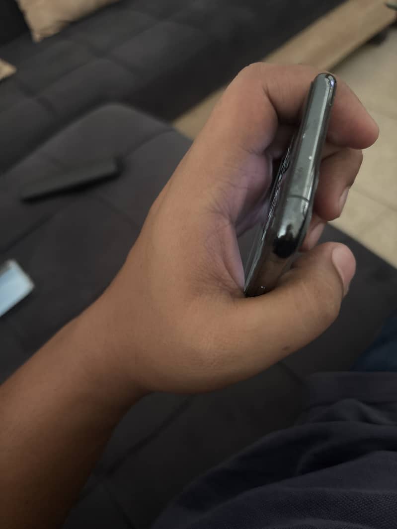 Apple iPhone 11 Pro 4