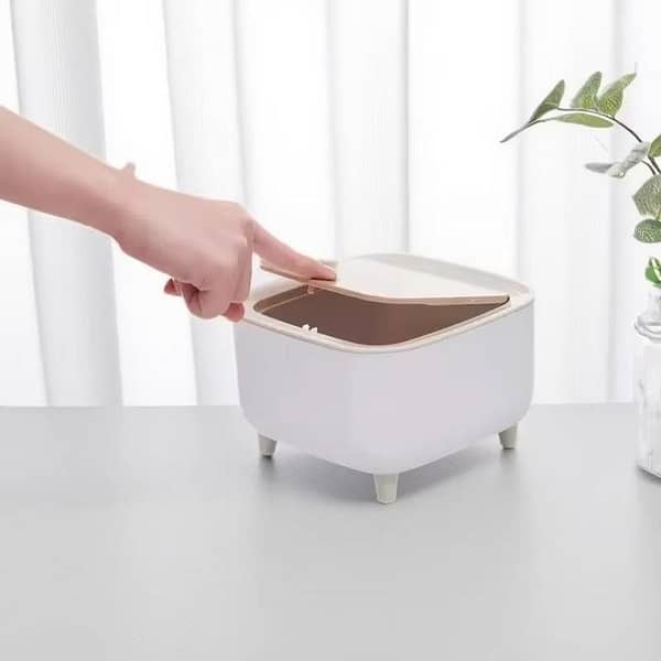 Mini Desktop Trash Can with Lid – Small Tabletop Garbage Bin with Wooden Style Flip Cover – Portable Cosmetic & Tissue Waste Container for Office, Bedroom, Bathroom & Kitchen