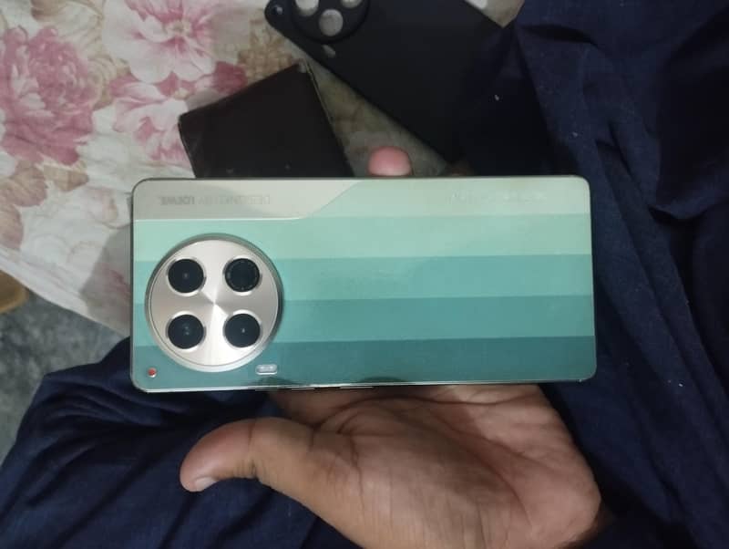 Tecno CAMON 30 0