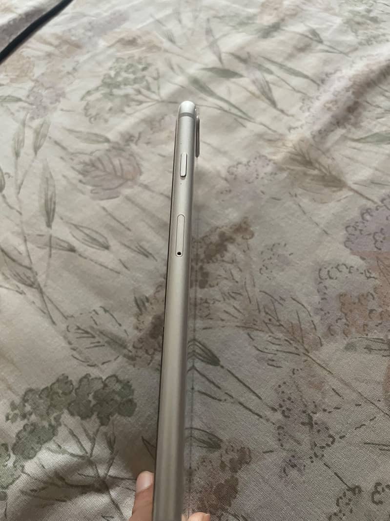 Apple iPhone 8 Plus 4