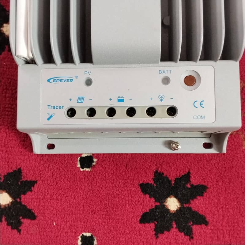 30Amp solar charge controller 0