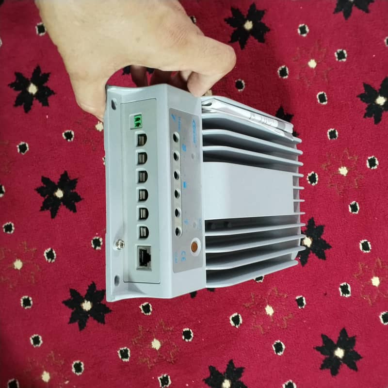 30Amp solar charge controller 3