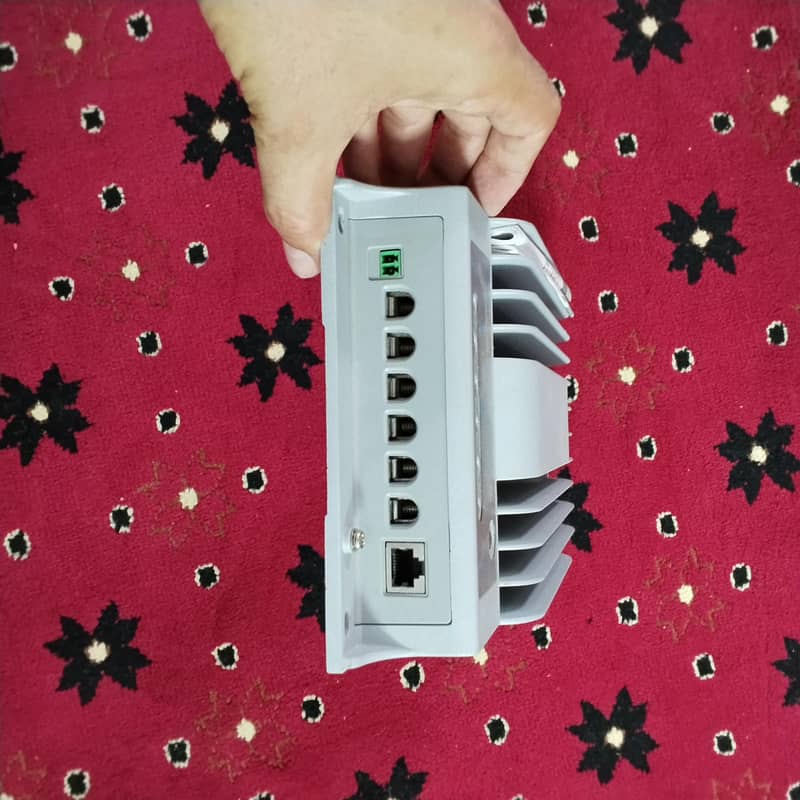 30Amp solar charge controller 4