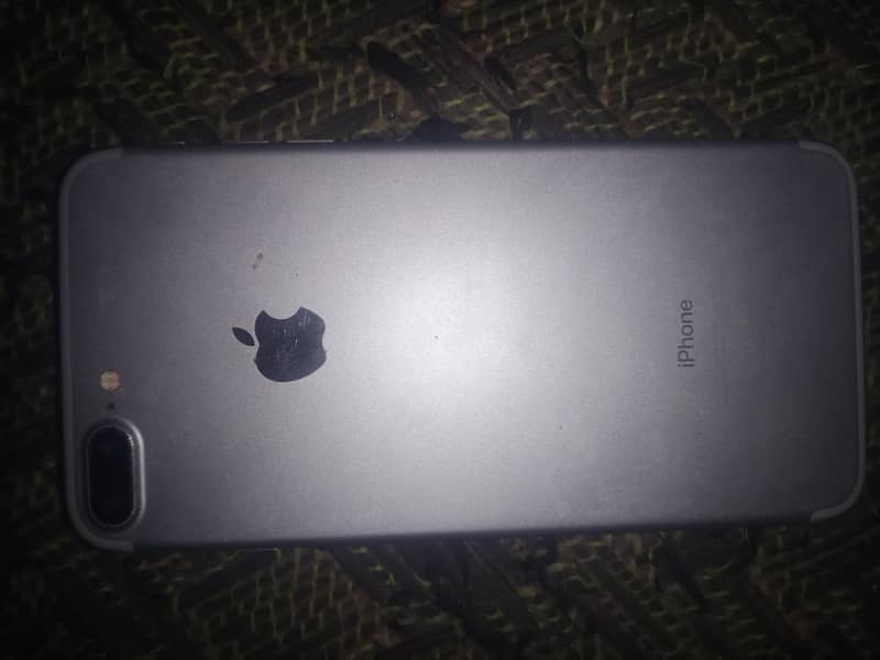Apple iPhone 7 Plus 1