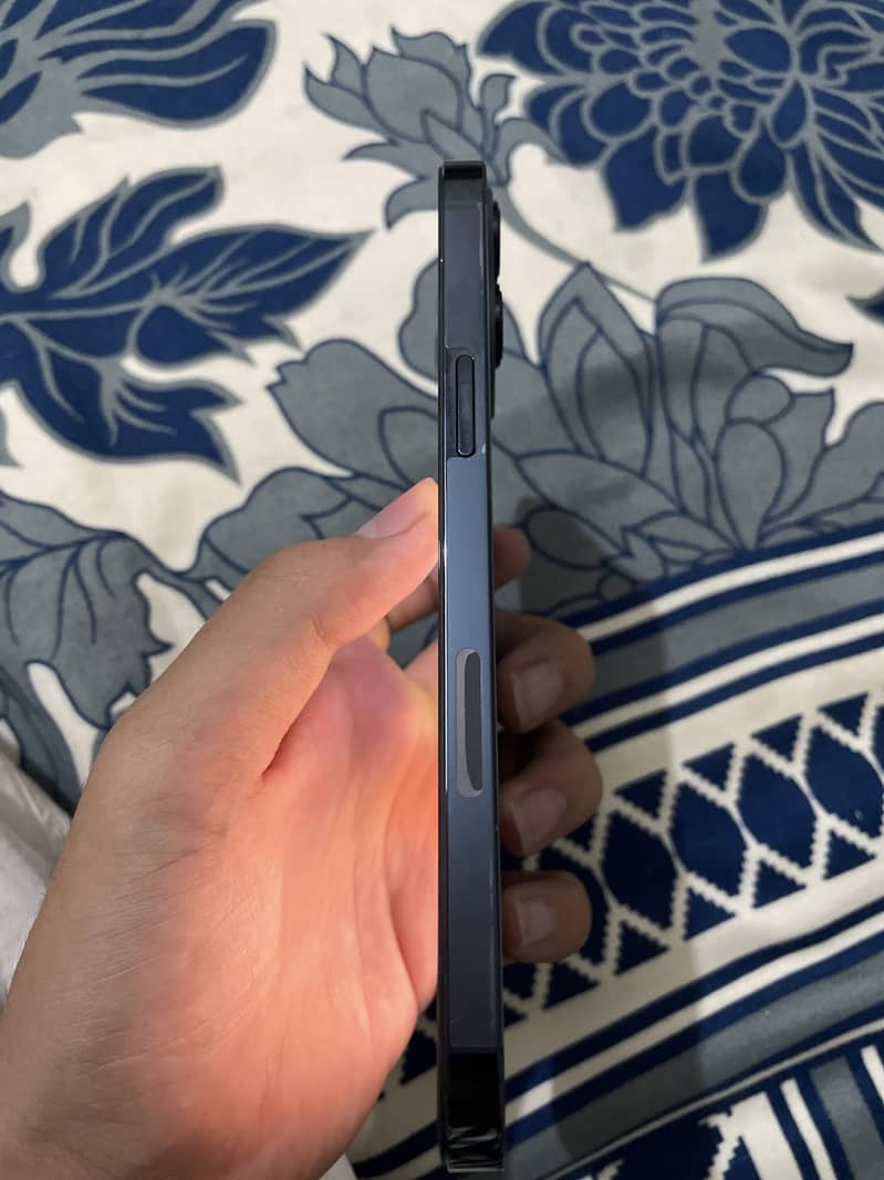 iPhone 12 Pro Max 4