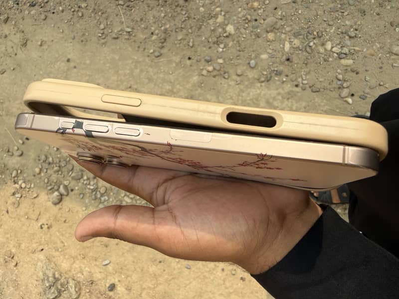 Apple iPhone 16 Pro Max 3