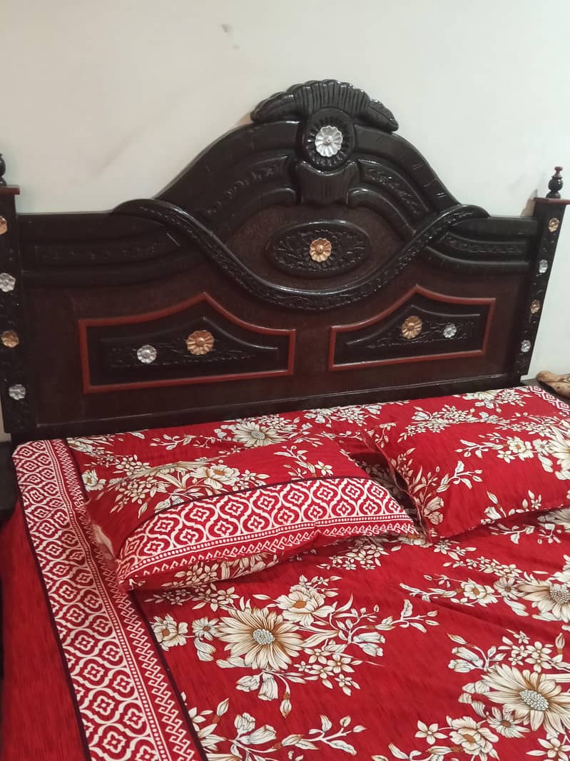 bed and dressing 0