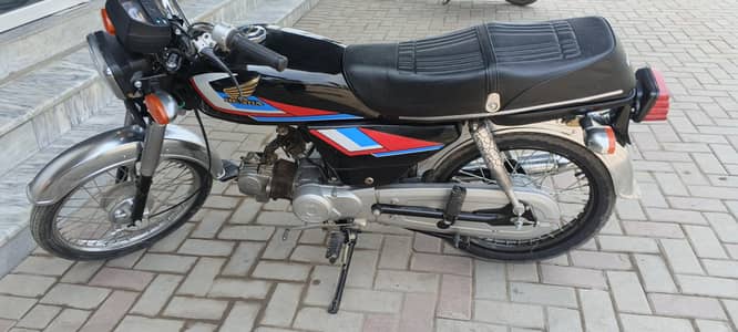 NEW CONDITION BIKE ALL RESTORE IN ORIGRAL PARTS