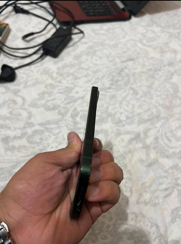 Apple iPhone 13 2