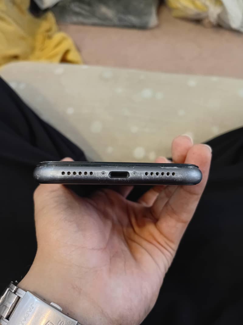 Apple iPhone 11 6