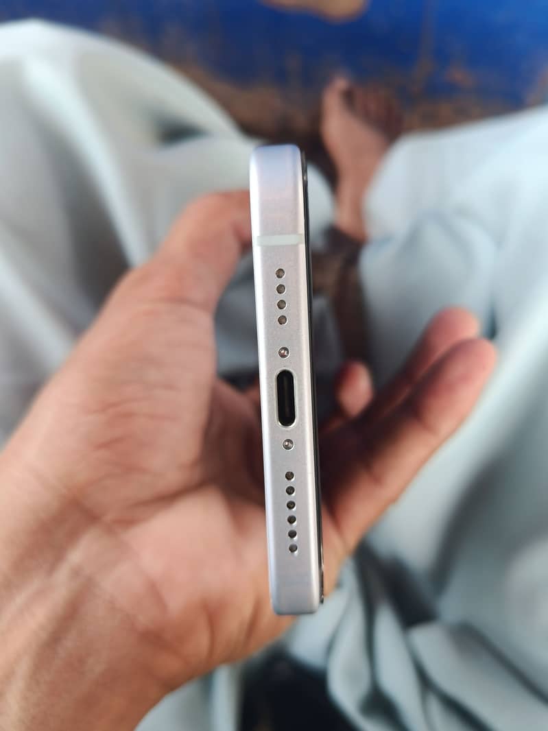 Apple iPhone 15 plus 3
