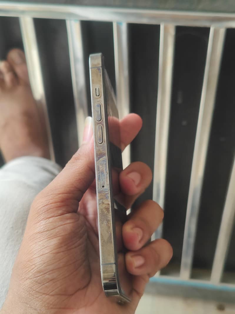 Apple iPhone 13 Pro 1
