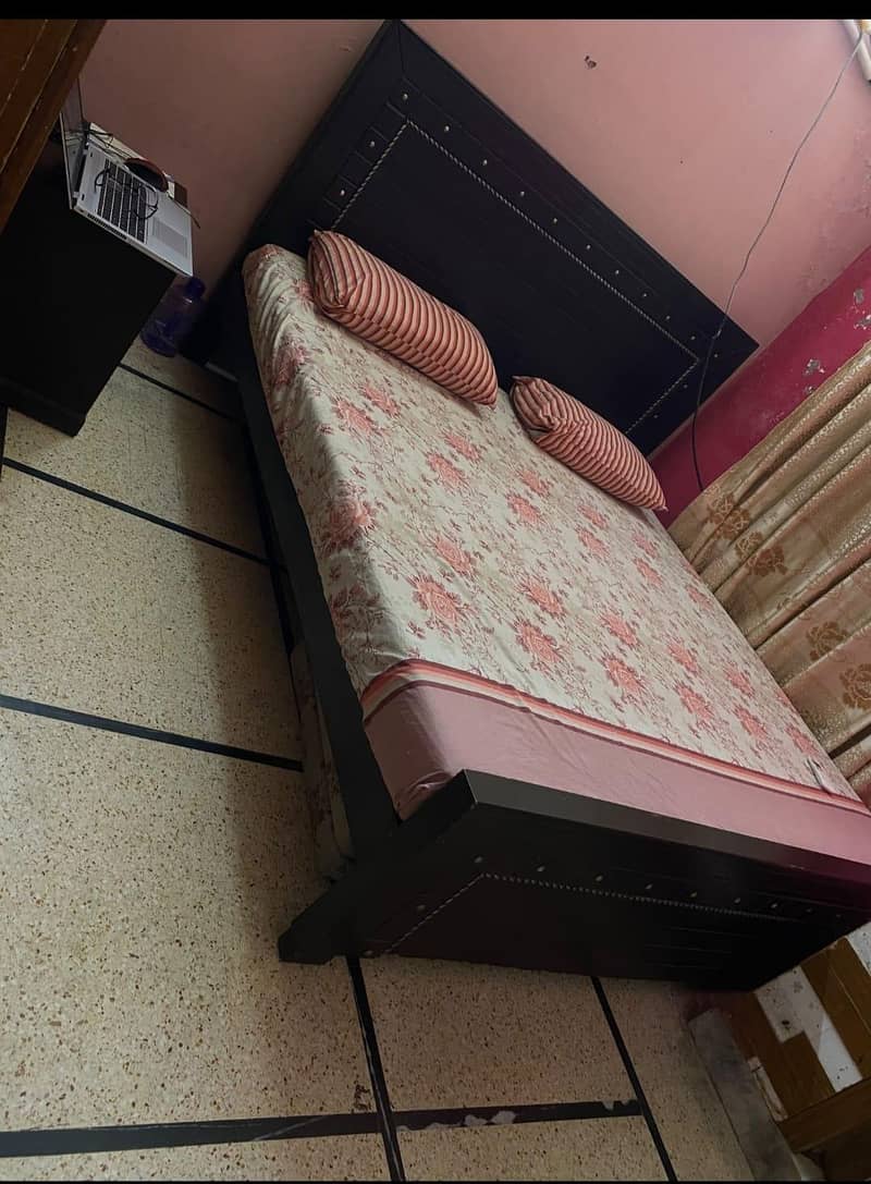 king size bed 0