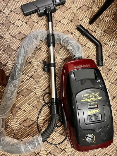 SANYO Vacuum Cleaner in excellent condition